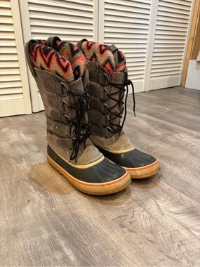 Sorel Joan of Arc - tall Lace-Up Winter Boots with printed fleece